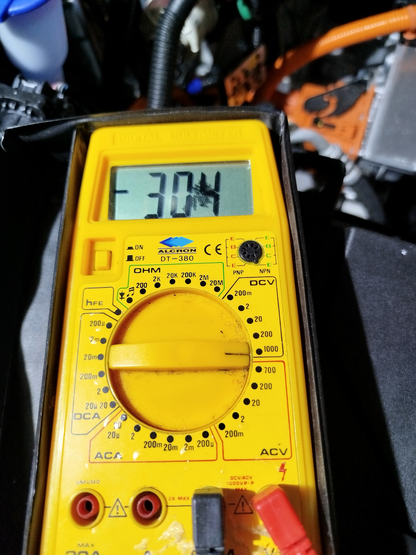 Spannung der Kontaktplatten
