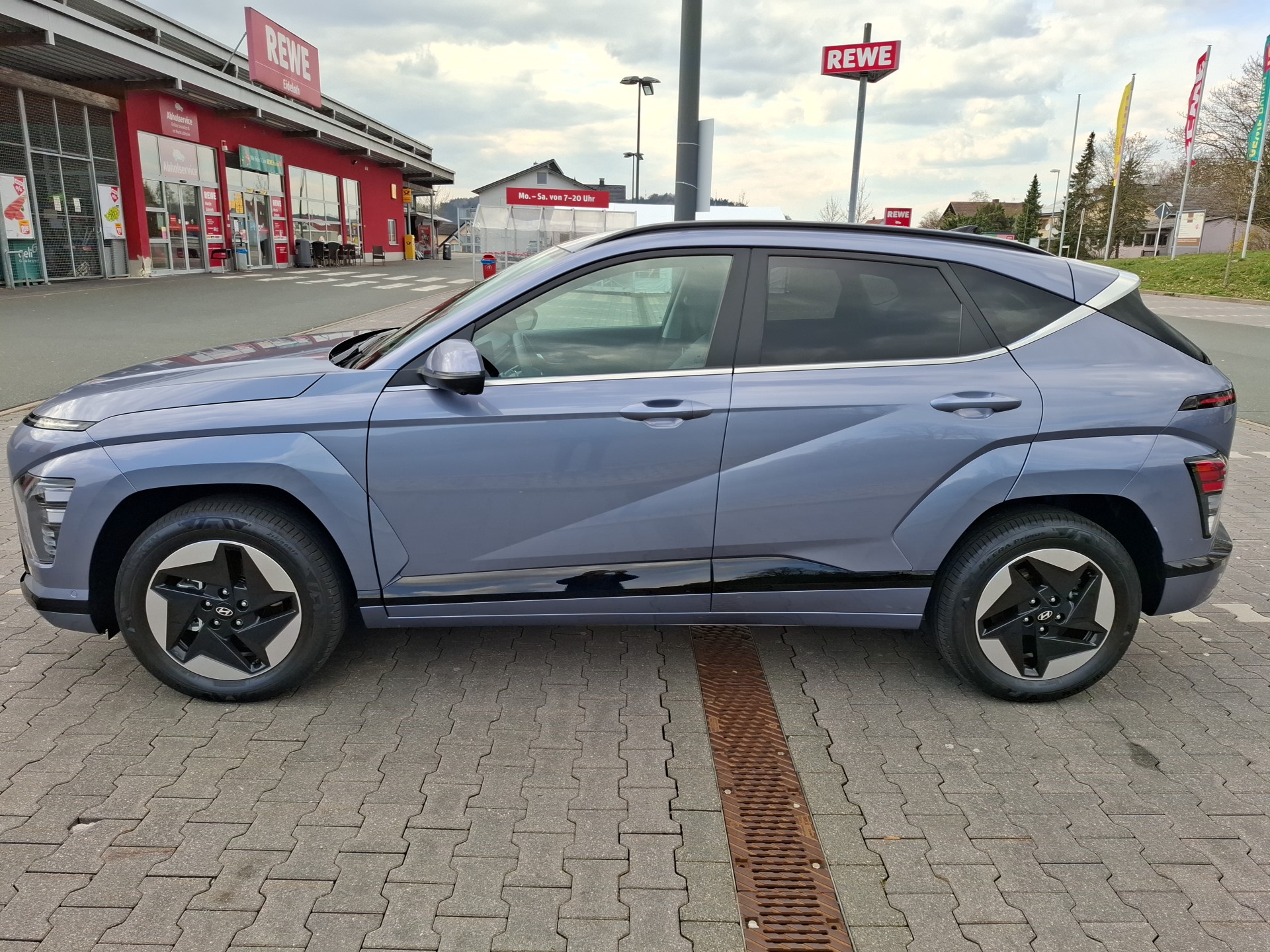 Hyundai Kona SX2_aussen_02_Links