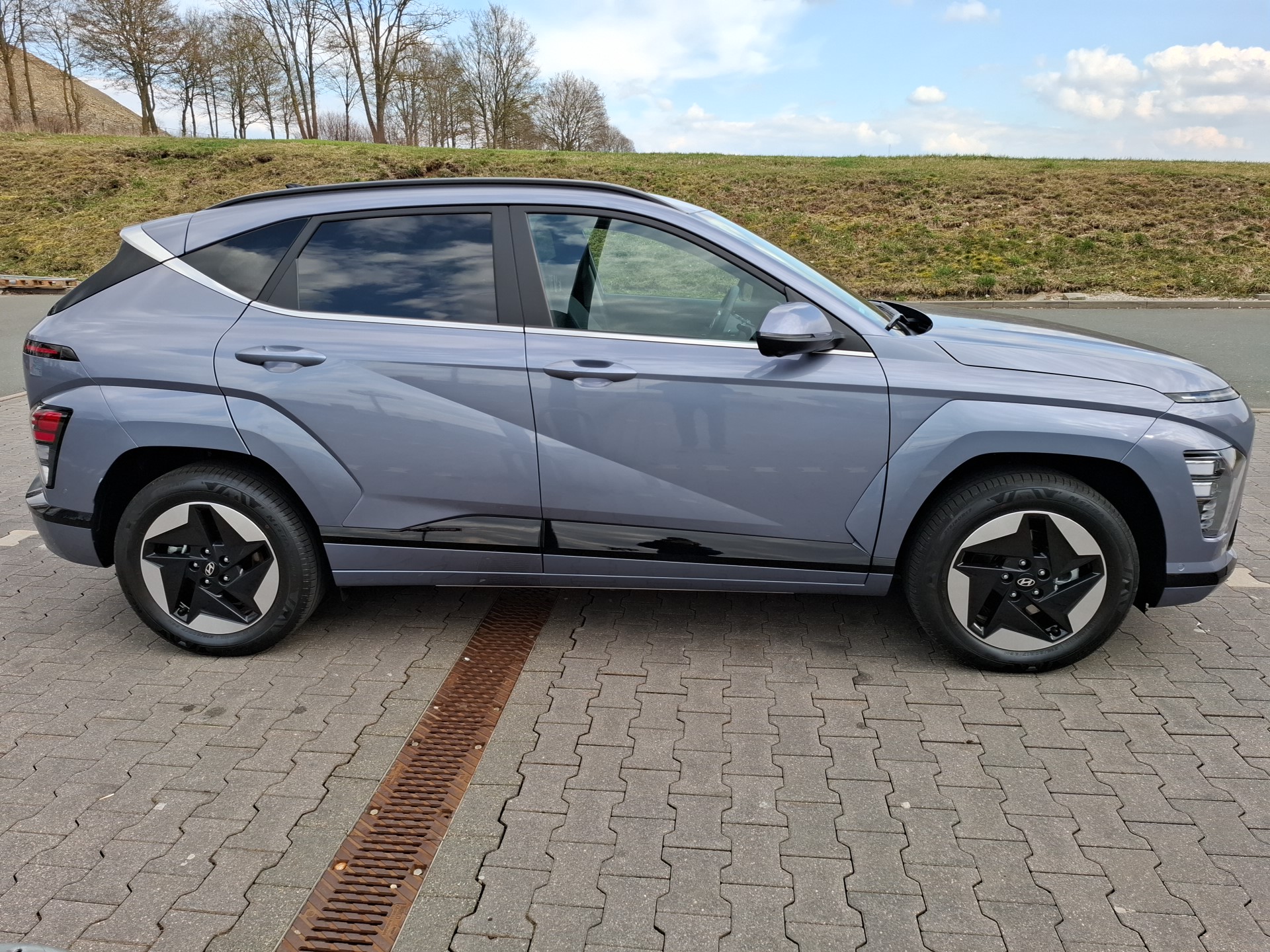 Hyundai Kona SX2_aussen_06_Rechts